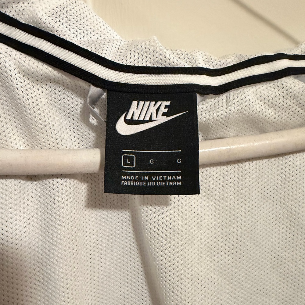 Nike Men’s Windbreaker Jacket in Gray, White & Black - Picture 2 of 3